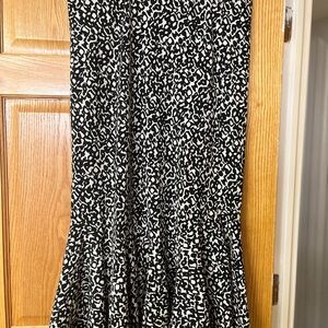 Elegant Black and White Patterned Skirt